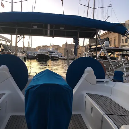 Entire Boat 3 In Πλωτό κατάλυμα Birgu