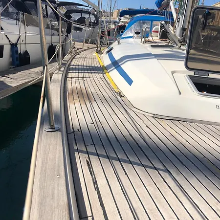 Entire Boat 3 In Πλωτό κατάλυμα Birgu