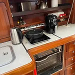 Entire Boat 3 In بوتيل *