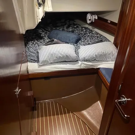 Hotel na wodzie Entire Boat 3 In *
