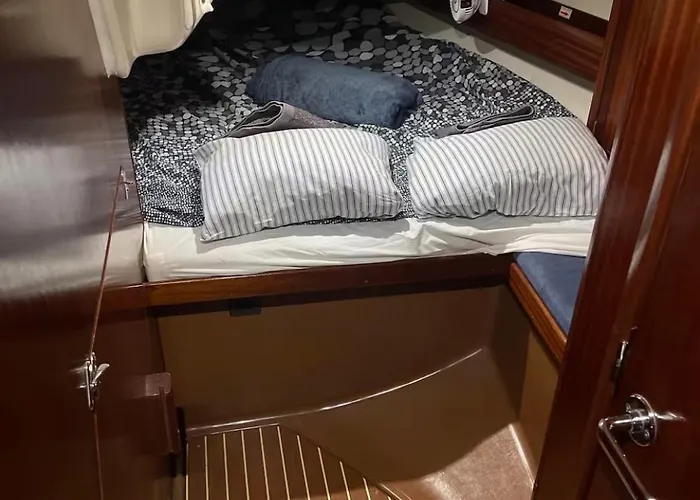 Botel Entire Boat 3 In *