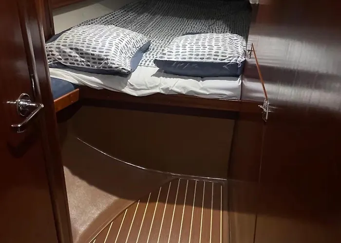 Entire Boat 3 In Botel